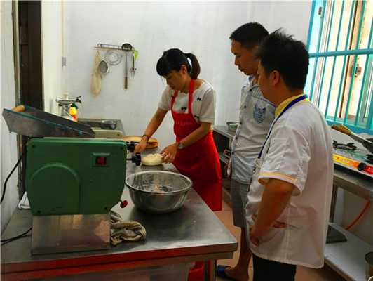 魅力小吃培訓(xùn)學(xué)員包子制作現(xiàn)場案例
