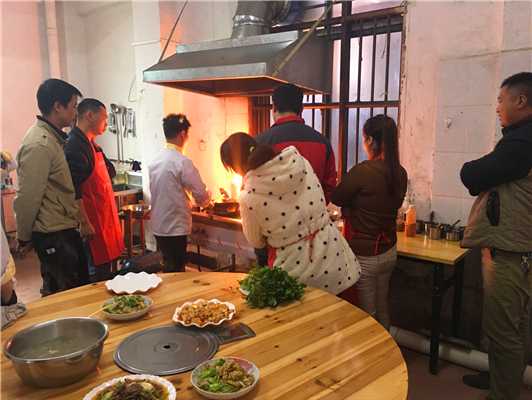 魅力小吃培訓學員飯店小炒師傅操作全程現場案例