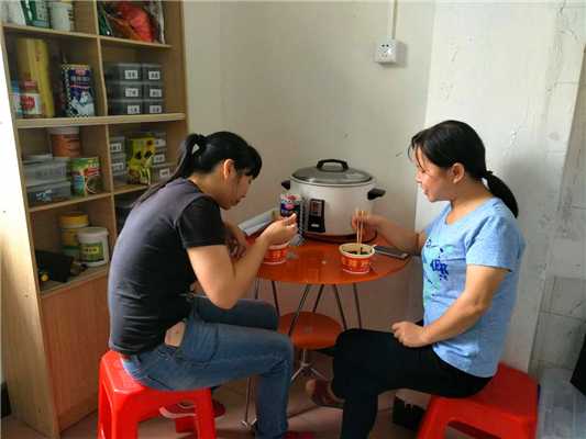 魅力小吃培訓學員酸辣粉現場制作品嘗現場案例
