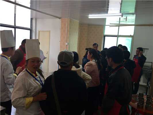 魅力小吃培訓(xùn)學(xué)員雜糧煎餅制作技巧培訓(xùn)現(xiàn)場(chǎng)案例