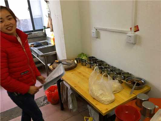魅力小吃培訓學員小吃培訓師傅教授四川面食調料使用案例