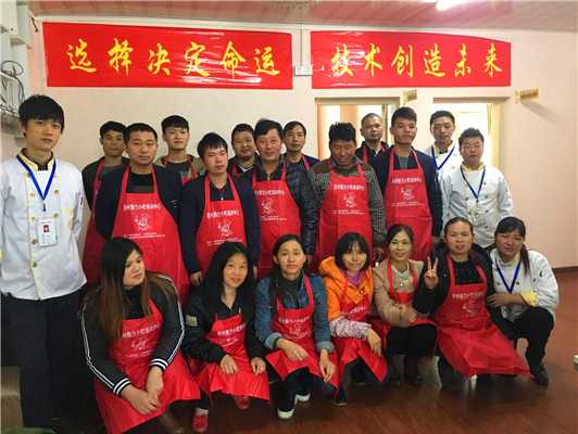魅力小吃熟食系列項(xiàng)目培訓(xùn)學(xué)員畢業(yè)合影