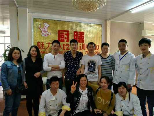 魅力小吃特色燒烤項目畢業學員合影