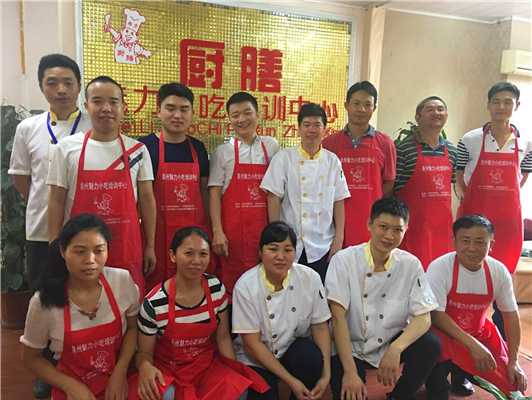 魅力小吃網(wǎng)紅小吃系列學(xué)員畢業(yè)合影