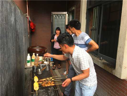 魅力小吃培訓學員風味燒烤實操制作現場案例